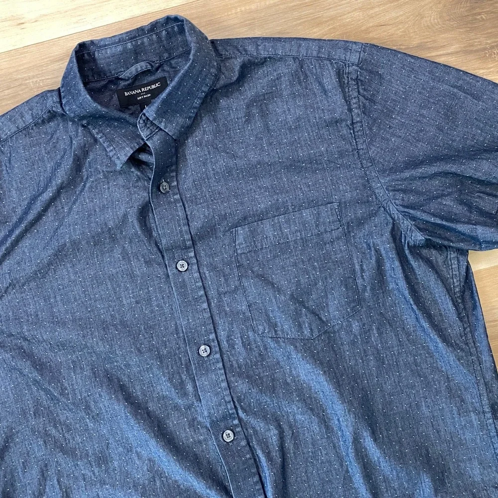 Banana Republic Chambray Shirt Mens L Minimalist Cotton Soft Wash Dotted Navy